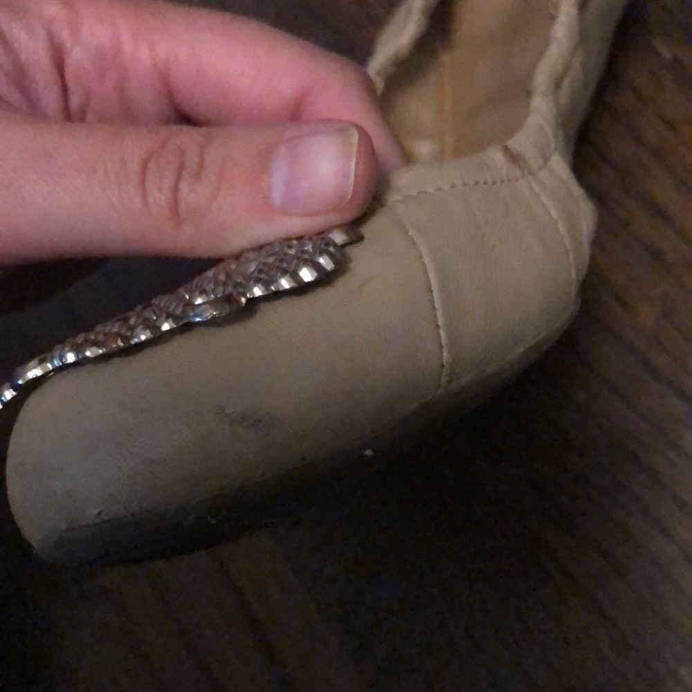 Tan & gold Tahari flats - Picture 4 of 13